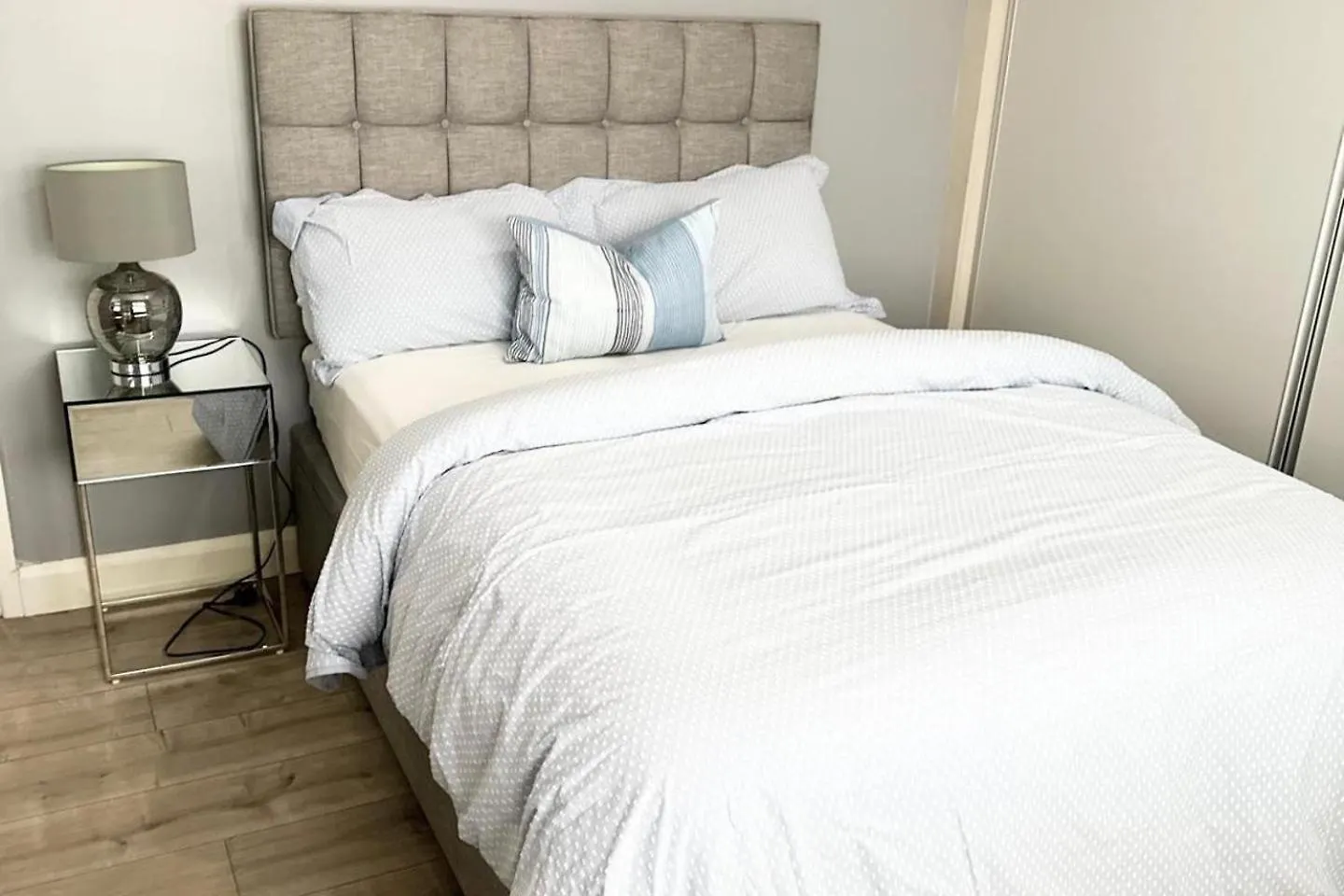 4 Bed House-Garden-Parking-15 Min Elizabeth Line Villa Dagenham 0*,