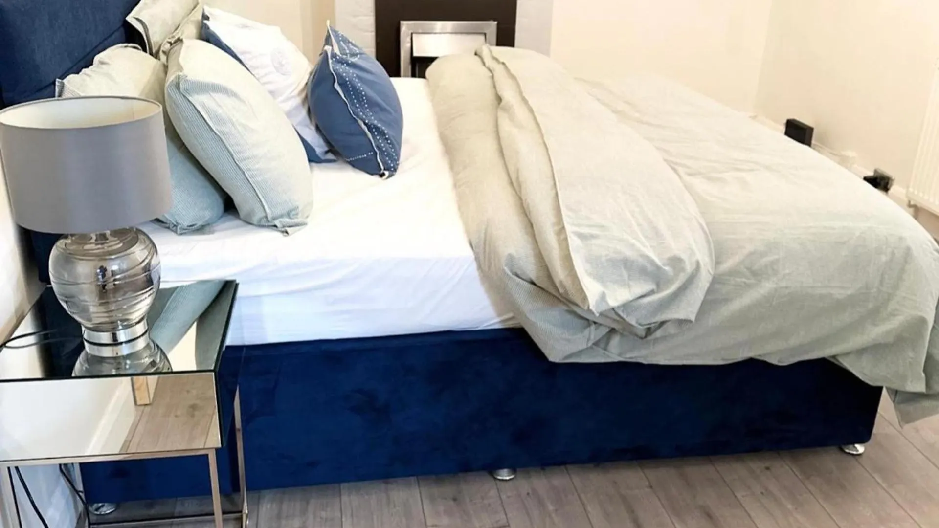 4 Bed House-Garden-Parking-15 Min Elizabeth Line Villa Dagenham United Kingdom